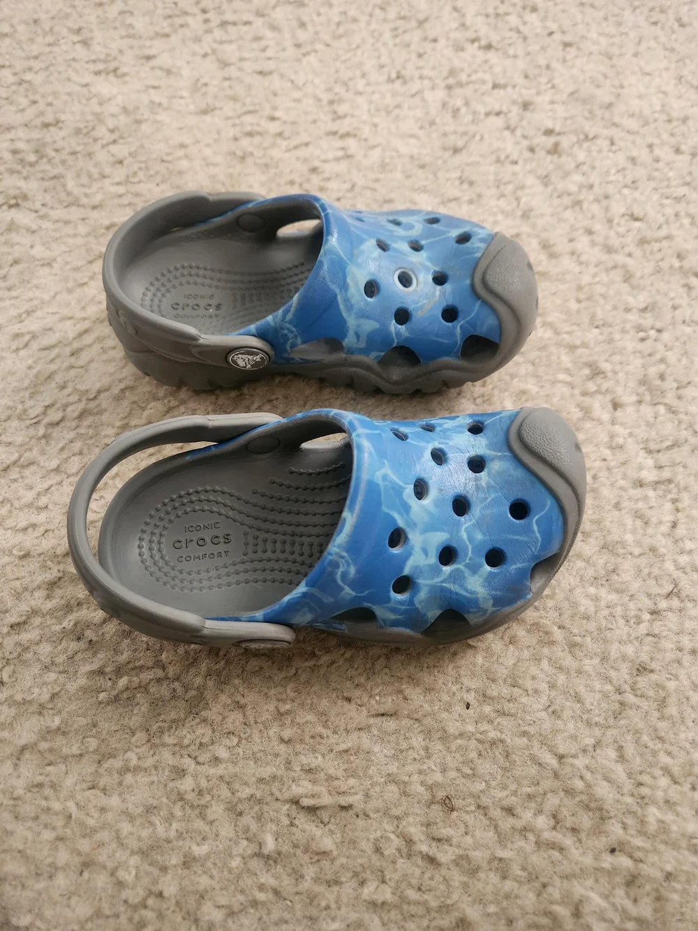 CROCS Kids Blue Water-Pattern Clogs with Gray Soles
